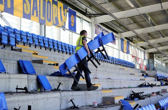 EFL chief expects safe standing by 2020/21