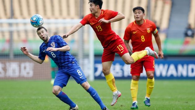 Umbro signs up first Chinese soccer star