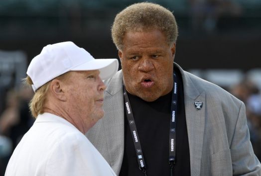 Oakland Raiders could leave early in wake of city lawsuit