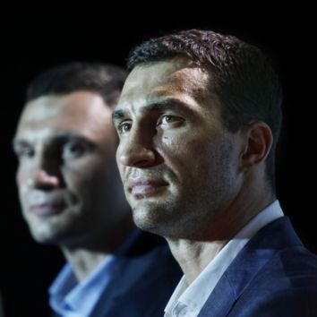 Report: Klitschkos sign five-fight deal with RTL