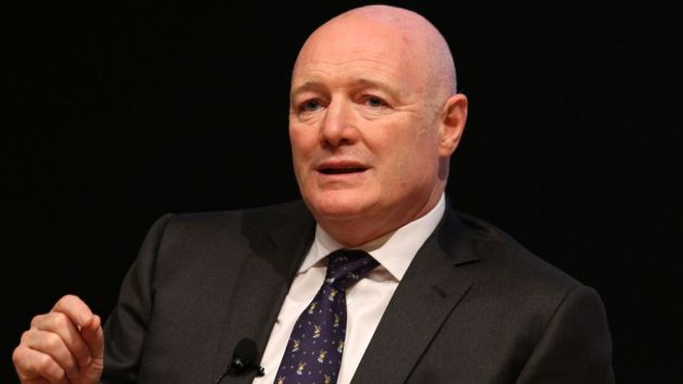 Ex-Man Utd & Chelsea chief Peter Kenyon heads takeover consortium