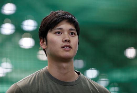 Topps signs MLB rookie Shohei Ohtani to autograph deal