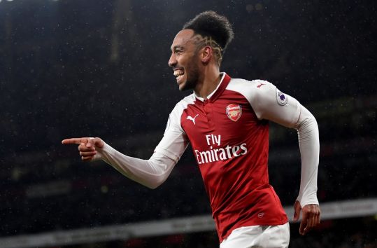 Arsenal sign record-breaking extension with Emirates