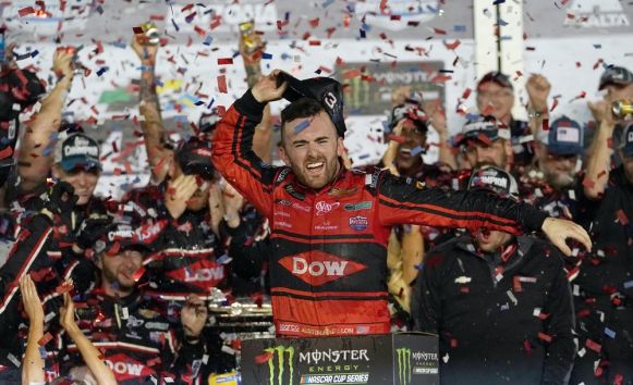Nascar reignites paint partnership with Axalta