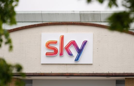 Comcast sparks Fox battle with UK£22bn bid for Sky